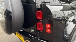 2023 (23) LAND ROVER DEFENDER 3.0 D250 X-Dynamic SE 110 5dr Auto 5014826