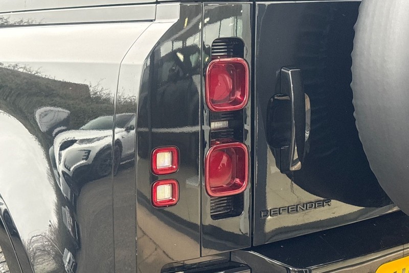 2023 (23) LAND ROVER DEFENDER 3.0 D250 X-Dynamic SE 110 5dr Auto 5014795