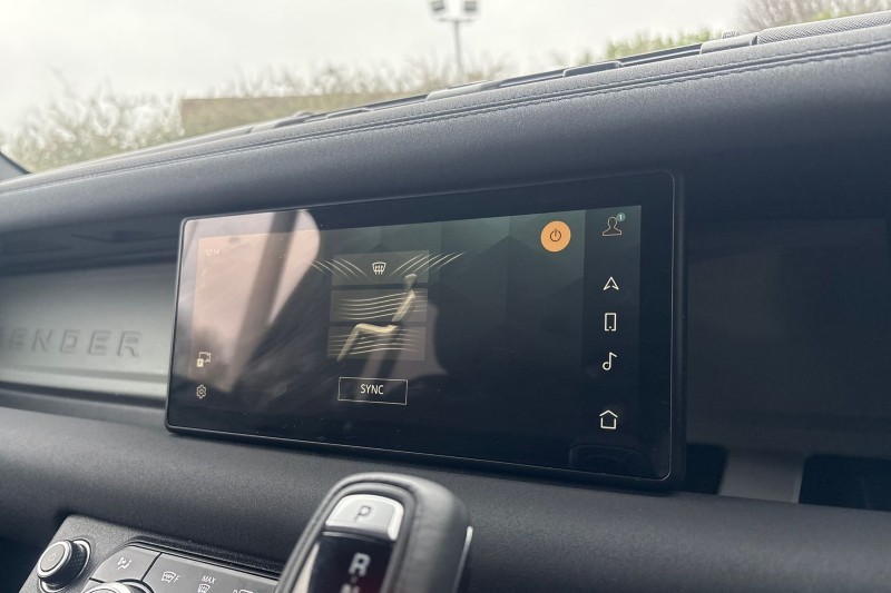 2023 (23) LAND ROVER DEFENDER 3.0 D250 X-Dynamic SE 110 5dr Auto 5014810