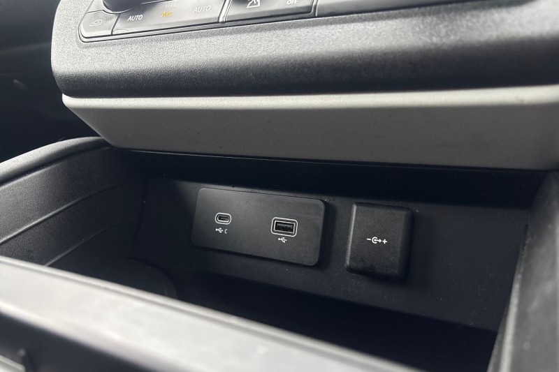 2023 (23) LAND ROVER DEFENDER 3.0 D250 X-Dynamic SE 110 5dr Auto 5014814