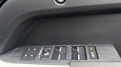 2023 (23) LAND ROVER DEFENDER 3.0 D250 X-Dynamic SE 110 5dr Auto 5014799