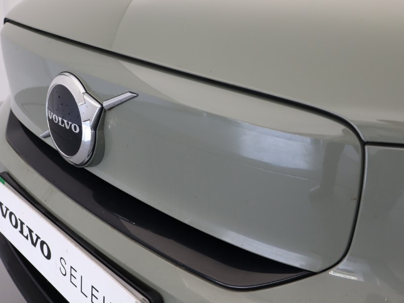 2023 (73) VOLVO C40 175kW Recharge Plus 69kWh 5dr Auto *VAT QUALIFYING* 4147346
