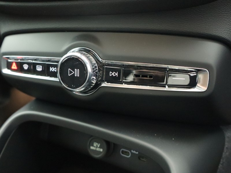 2023 (73) VOLVO C40 175kW Recharge Plus 69kWh 5dr Auto *VAT QUALIFYING* 4147388