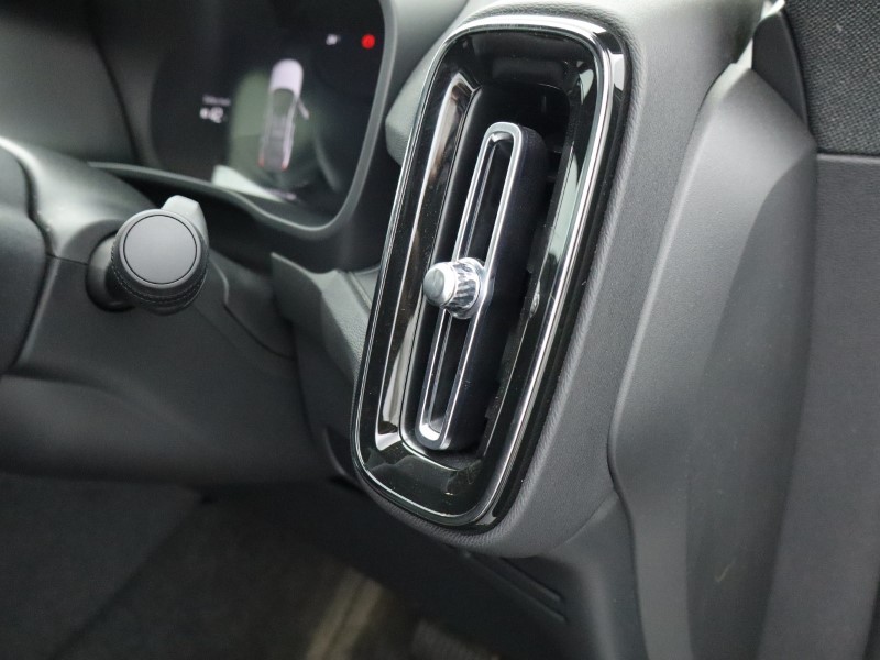 2023 (73) VOLVO C40 175kW Recharge Plus 69kWh 5dr Auto *VAT QUALIFYING* 4147366