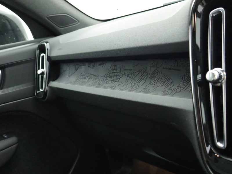 2023 (73) VOLVO C40 175kW Recharge Plus 69kWh 5dr Auto *VAT QUALIFYING* 4147390