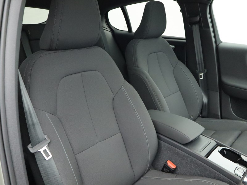 2023 (73) VOLVO C40 175kW Recharge Plus 69kWh 5dr Auto *VAT QUALIFYING* 4147369