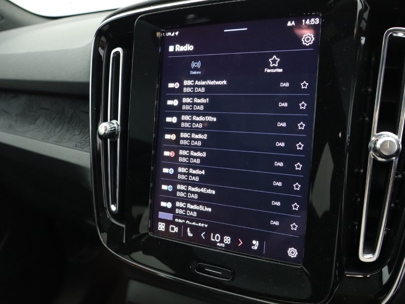 2023 (73) VOLVO C40 175kW Recharge Plus 69kWh 5dr Auto *VAT QUALIFYING* 4147386