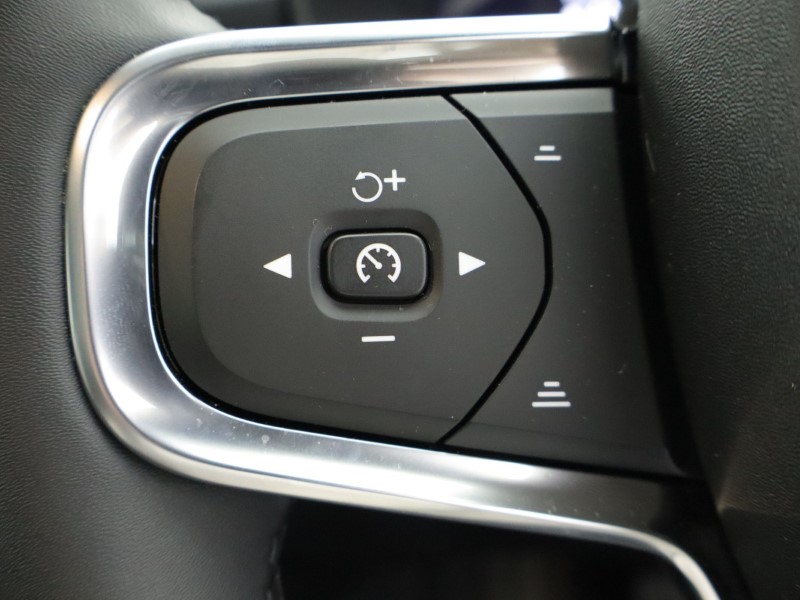 2023 (73) VOLVO C40 175kW Recharge Plus 69kWh 5dr Auto *VAT QUALIFYING* 4147381