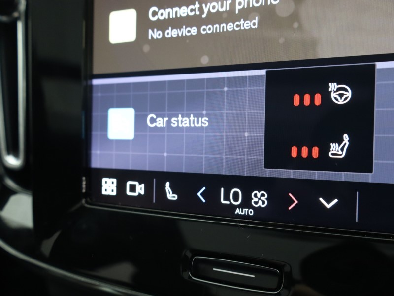 2025 (74) VOLVO XC40 2.0 B3P Ultra Dark 5dr Auto 4749671