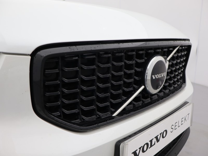 2025 (74) VOLVO XC40 2.0 B3P Ultra Dark 5dr Auto 4749691