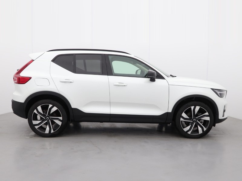 2025 (74) VOLVO XC40 2.0 B3P Ultra Dark 5dr Auto 4749635