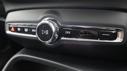 2025 (74) VOLVO XC40 2.0 B3P Ultra Dark 5dr Auto 4749672