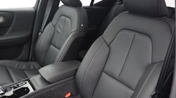 2025 (74) VOLVO XC40 2.0 B3P Ultra Dark 5dr Auto 4749654