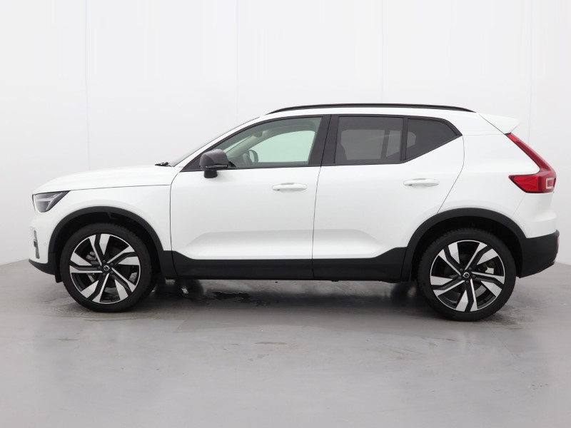 2025 (74) VOLVO XC40 2.0 B3P Ultra Dark 5dr Auto 4749634