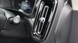2025 (74) VOLVO XC40 2.0 B3P Ultra Dark 5dr Auto 4425319
