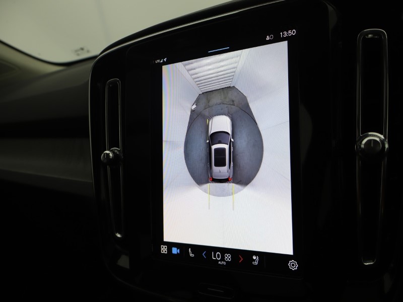 2025 (74) VOLVO XC40 2.0 B3P Ultra Dark 5dr Auto 4749669