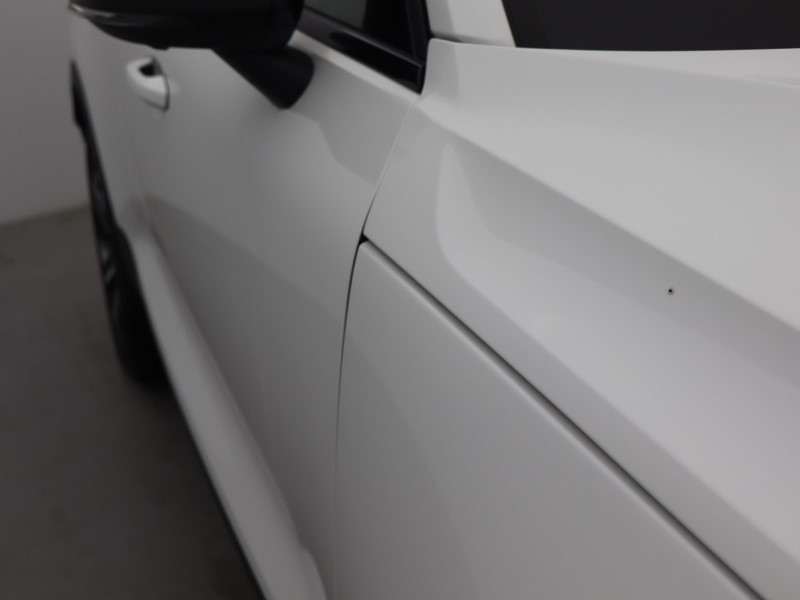 2025 (74) VOLVO XC40 2.0 B3P Ultra Dark 5dr Auto 4749682