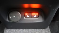 2025 (74) VOLVO XC40 2.0 B3P Ultra Dark 5dr Auto 4749661