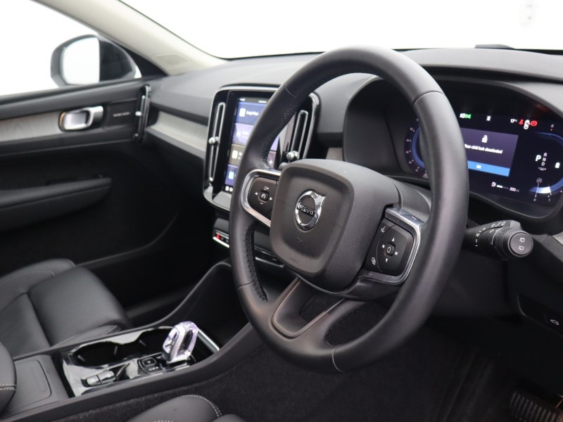 2025 (74) VOLVO XC40 2.0 B3P Ultra Dark 5dr Auto 4749650