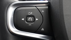 2025 (74) VOLVO XC40 2.0 B3P Ultra Dark 5dr Auto 4749664