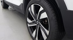 2025 (74) VOLVO XC40 2.0 B3P Ultra Dark 5dr Auto 4749644