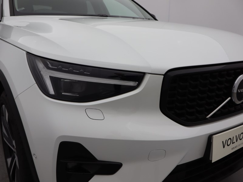 2025 (74) VOLVO XC40 2.0 B3P Ultra Dark 5dr Auto 4749677