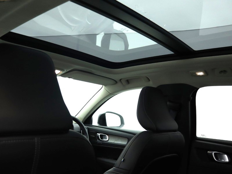 2025 (74) VOLVO XC40 2.0 B3P Ultra Dark 5dr Auto 4924769