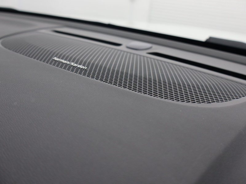 2025 (74) VOLVO XC40 2.0 B3P Ultra Dark 5dr Auto 4749676