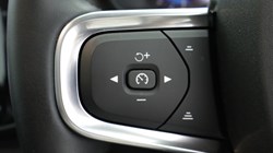 2025 (74) VOLVO XC40 2.0 B3P Ultra Dark 5dr Auto 4425335