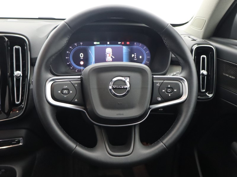 2025 (74) VOLVO XC40 2.0 B3P Ultra Dark 5dr Auto 4749663