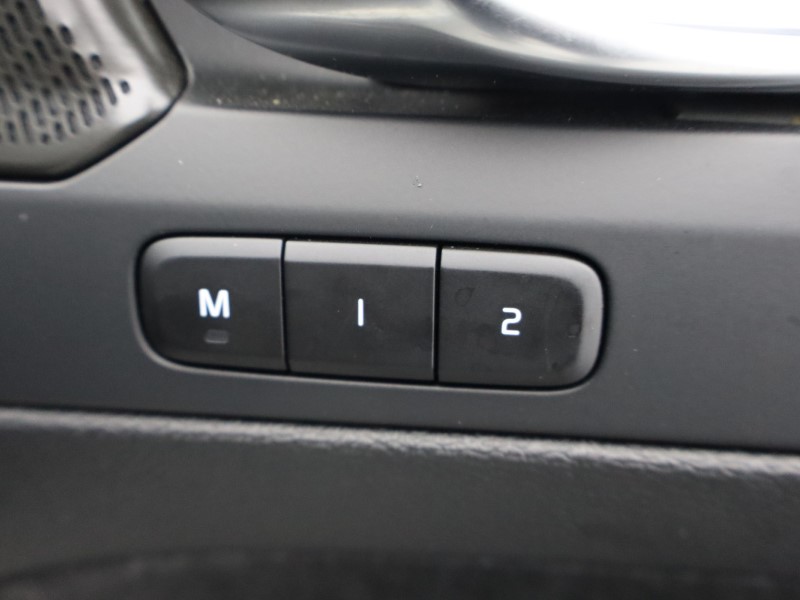 2025 (74) VOLVO XC40 2.0 B3P Ultra Dark 5dr Auto 4749649