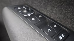 2025 (74) VOLVO XC40 2.0 B3P Ultra Dark 5dr Auto 4425317