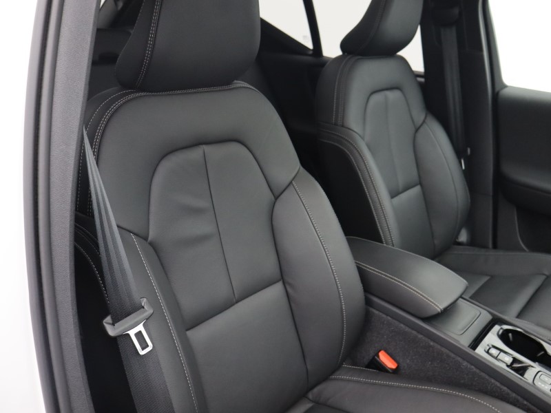 2025 (74) VOLVO XC40 2.0 B3P Ultra Dark 5dr Auto 4749653