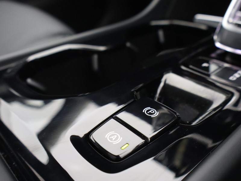 2025 (74) VOLVO XC40 2.0 B3P Ultra Dark 5dr Auto 4749674