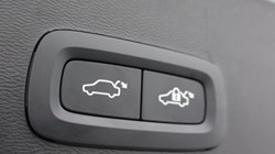 2025 (74) VOLVO XC40 2.0 B3P Ultra Dark 5dr Auto 4749687