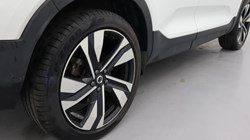 2025 (74) VOLVO XC40 2.0 B3P Ultra Dark 5dr Auto 4425362