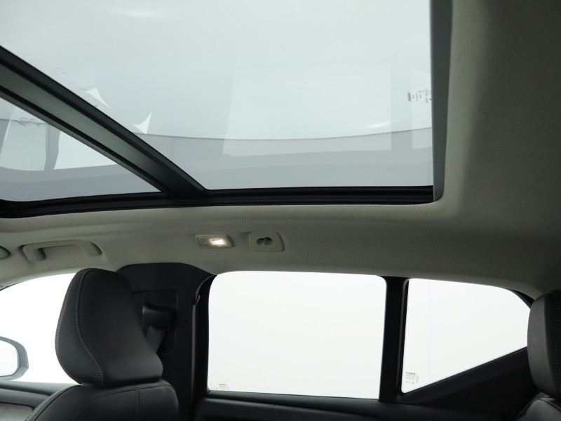 2025 (74) VOLVO XC40 2.0 B3P Ultra Dark 5dr Auto 4749641