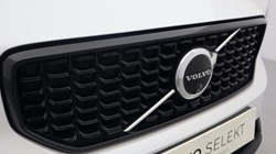 2025 (74) VOLVO XC40 2.0 B3P Ultra Dark 5dr Auto 4749678