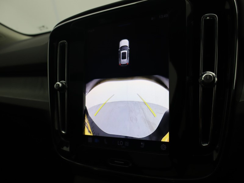 2025 (74) VOLVO XC40 2.0 B3P Ultra Dark 5dr Auto 4749668