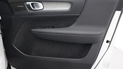 2025 (74) VOLVO XC40 2.0 B3P Ultra Dark 5dr Auto 4749645