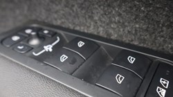 2025 (74) VOLVO XC40 2.0 B3P Ultra Dark 5dr Auto 4749647