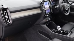 2025 (74) VOLVO XC40 2.0 B3P Ultra Dark 5dr Auto 4425325