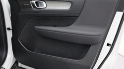 2025 (74) VOLVO XC40 2.0 B3P Ultra Dark 5dr Auto 4425314