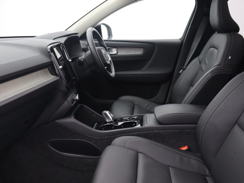 2025 (74) VOLVO XC40 2.0 B3P Ultra Dark 5dr Auto 4749639