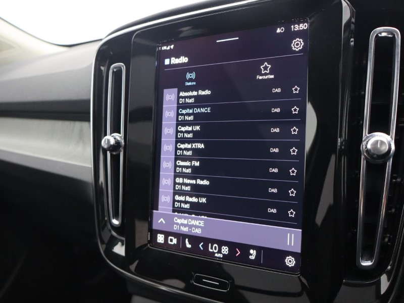 2025 (74) VOLVO XC40 2.0 B3P Ultra Dark 5dr Auto 4749670