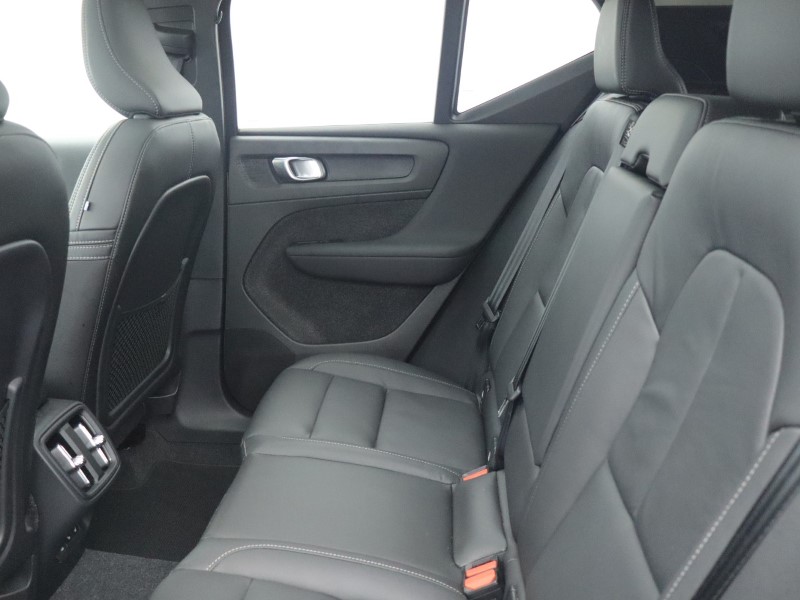 2025 (74) VOLVO XC40 2.0 B3P Ultra Dark 5dr Auto 4749640