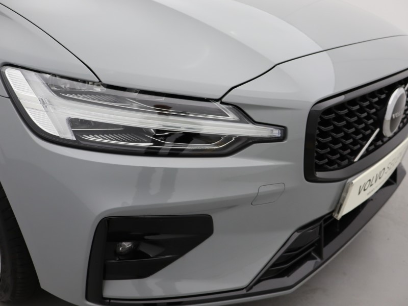 2025 (25) VOLVO V60 2.0 B4P Plus Dark 5dr Auto [7 speed] *VAT QUALIFYING* 4530835