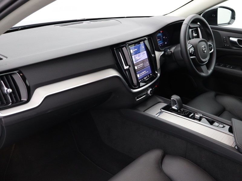 2025 (25) VOLVO V60 2.0 B4P Plus Dark 5dr Auto [7 speed] *VAT QUALIFYING* 4530815