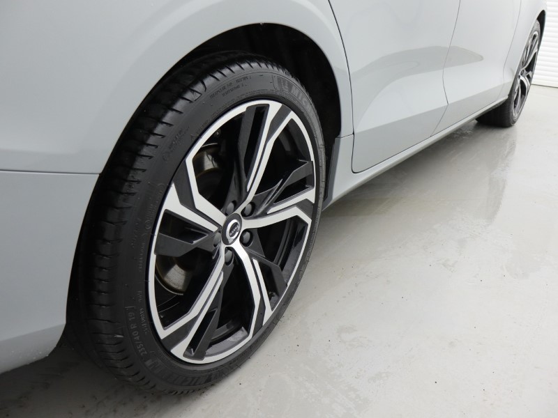 2025 (25) VOLVO V60 2.0 B4P Plus Dark 5dr Auto [7 speed] *VAT QUALIFYING* 4530803