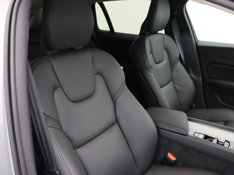 2025 (25) VOLVO V60 2.0 B4P Plus Dark 5dr Auto [7 speed] *VAT QUALIFYING* 4530812